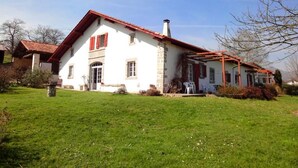 Front of property - Herriesta (Irissarry)