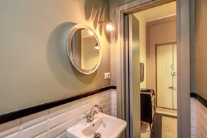 Apartment, 2 Bedrooms | Bathroom | Shower, bidet, towels, soap - Trastevere Vintage (Rome)