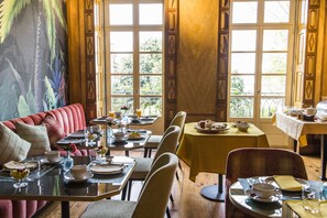 Daily continental breakfast (EUR 15 per person) - Menina Colina Guesthouse (Porto)