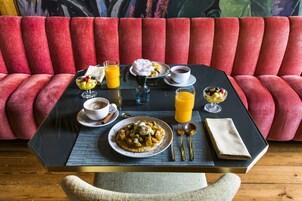 Daily continental breakfast (EUR 15 per person)