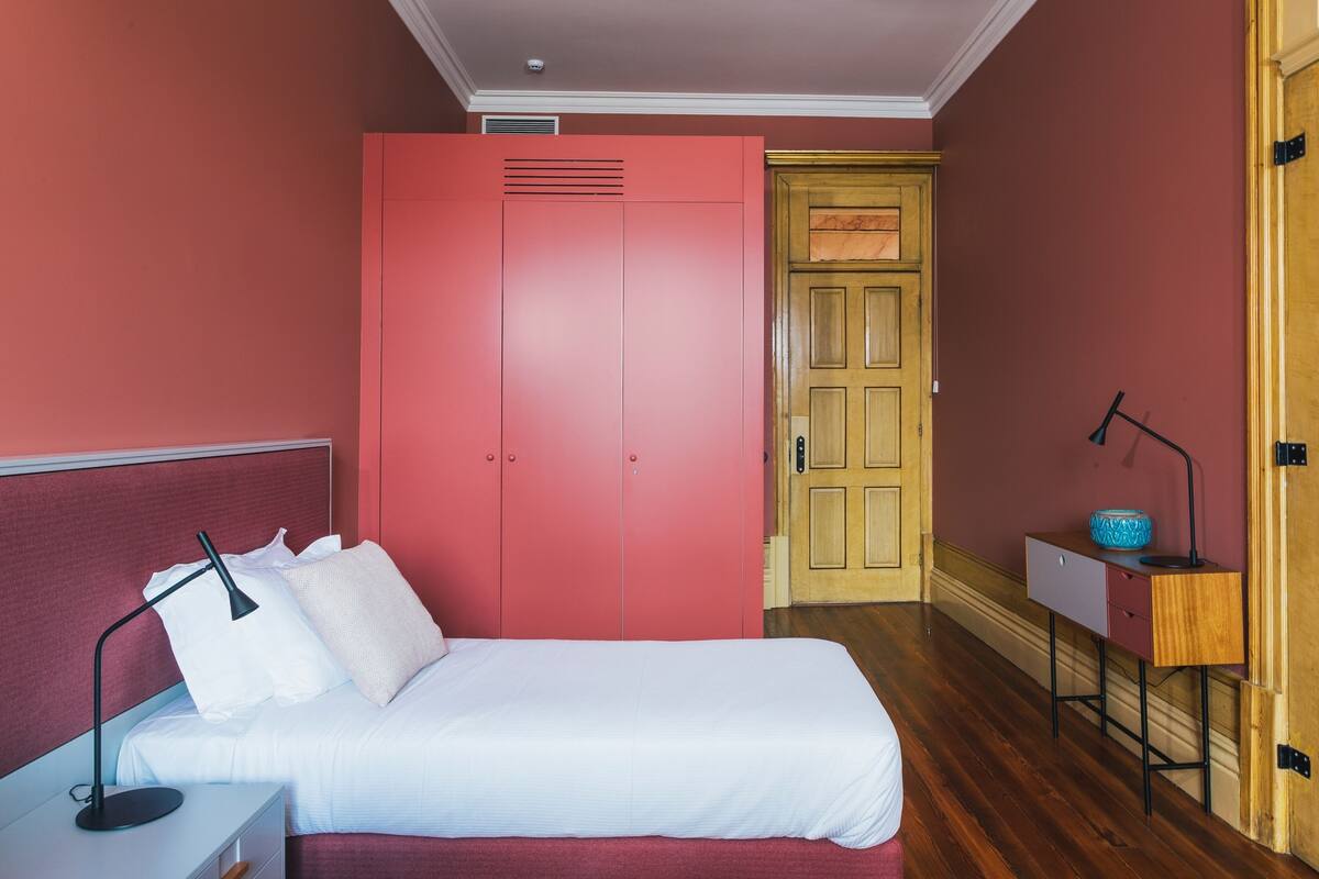 Classic Room | Desk, WiFi (free), bed sheets