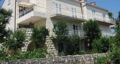 Apartments And Rooms Artemida
