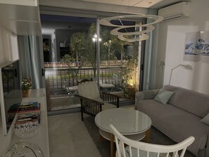 Flat-screen TV, books, offices