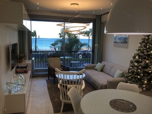 Flat-screen TV, books, offices