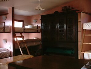 Shared Dormitory (10 people) | Soundproofing, free WiFi