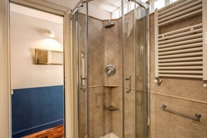 Apartamento, 2 quartos | Chuveiro