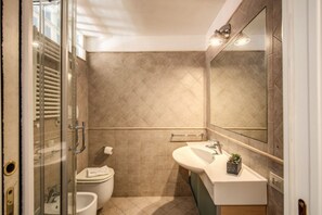 Apartment, 2 Bedrooms | Bathroom | Shower, bidet, towels