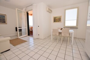 Interior - Promenade, overlooking the Marciana Marina promenade (Marciana Marina)