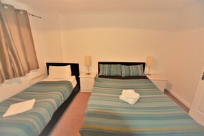 2 bedrooms, WiFi - 02 Bed Spacious Meridian Place apartments (London)