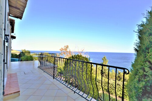 South facing villa in Théoule sur Mer between Cannes and St Raphaël