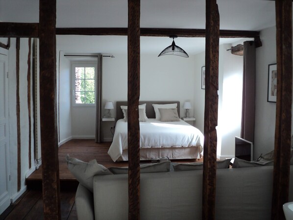 Double Room (Baigura) | Iron/ironing board, free WiFi, bed sheets - Chambres d'hôtes Chalbonia (Louhossoa)
