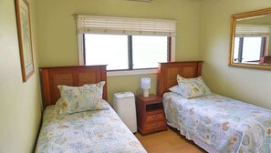 8 bedrooms, iron/ironing board, travel cot, free WiFi - Poipu Beach House: Ocean View, Lush Garden, Beach! (Koloa)