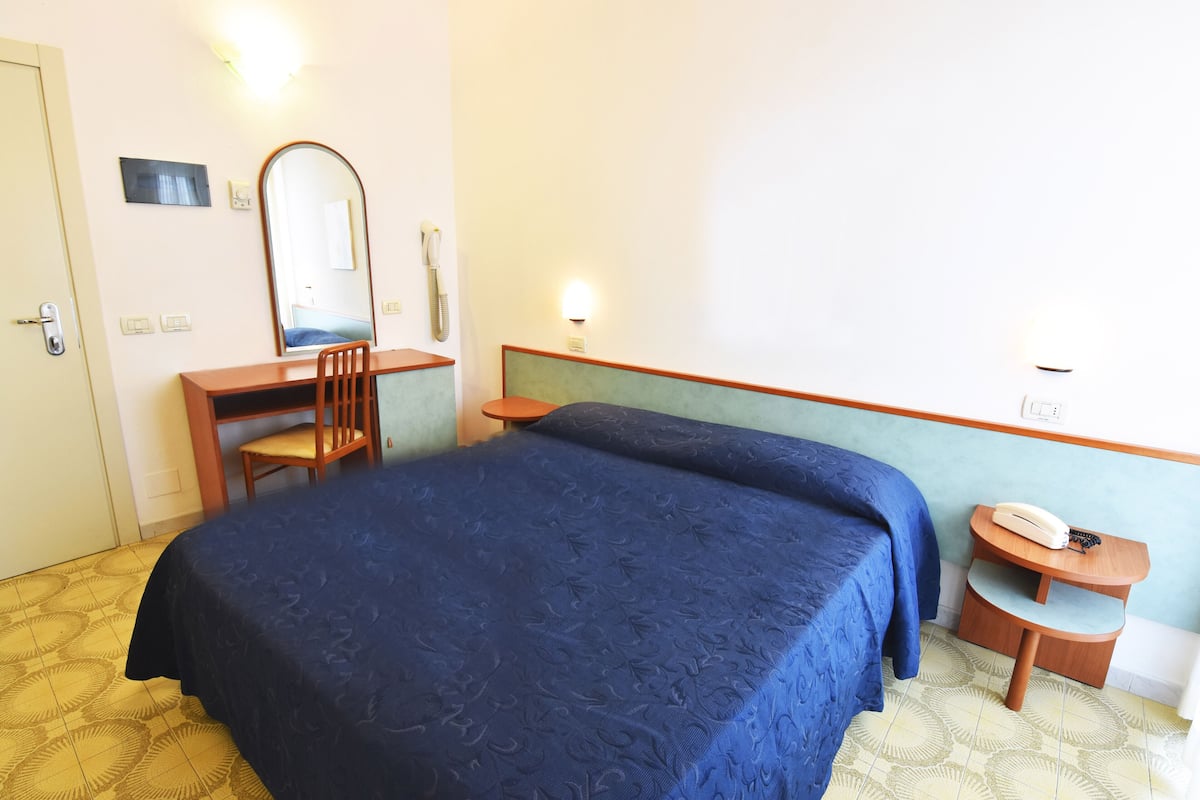 2 bedrooms, hypo-allergenic bedding, in-room safe, desk