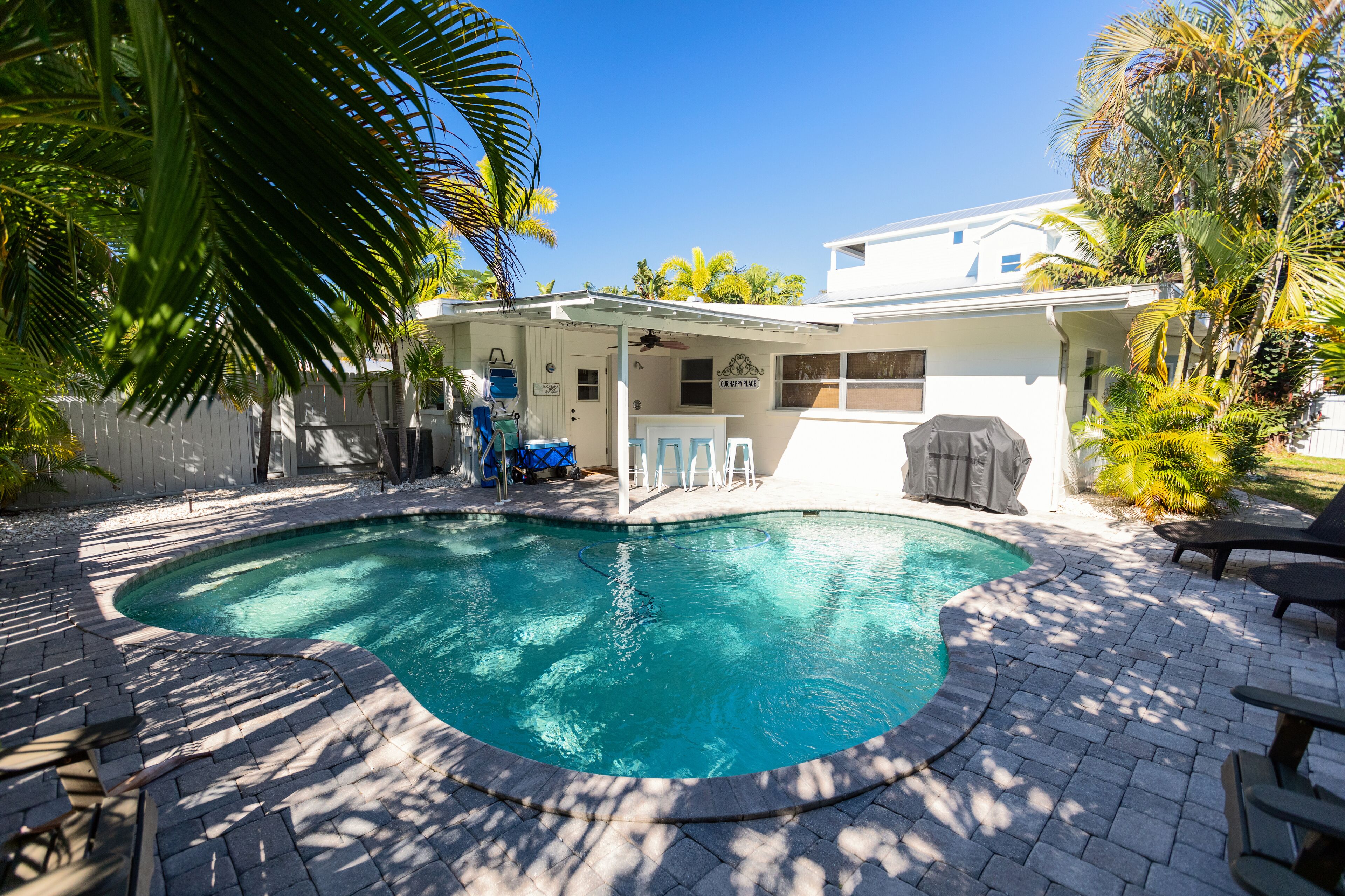 Golf cart Inc + 4bd/2bth + private pool!