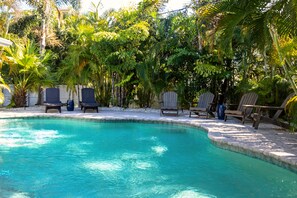 Piscina all'aperto, una piscina riscaldata