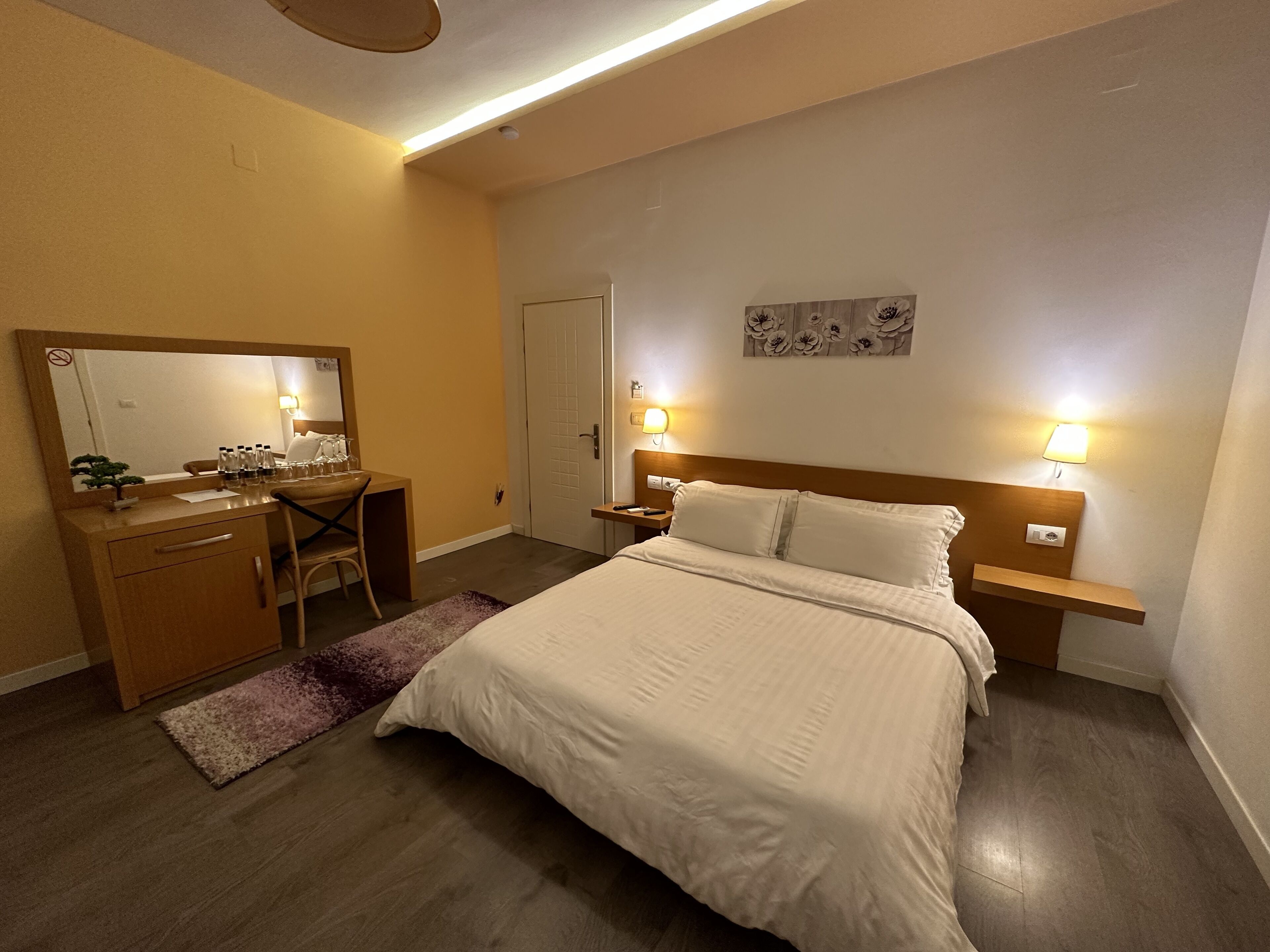 Comfort dubbelrum | Sängtillbehör av högsta kvalitet, minibar, skrivbord och gratis wi-fi