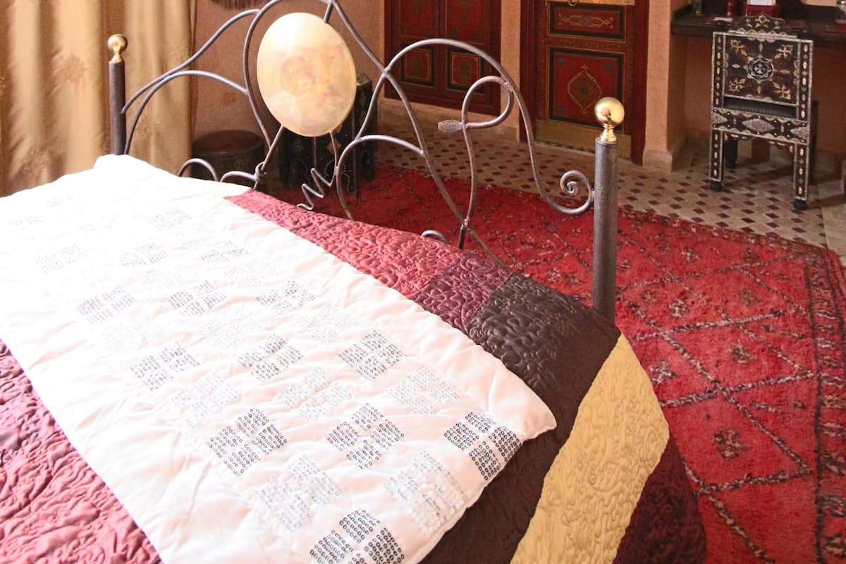 Double Room (Toudra) | Minibar, desk, iron/ironing board, free WiFi