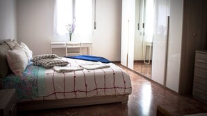 Triple Room, Shared Bathroom | WiFi (free), bed sheets
