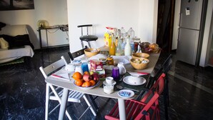 Free daily self-serve breakfast