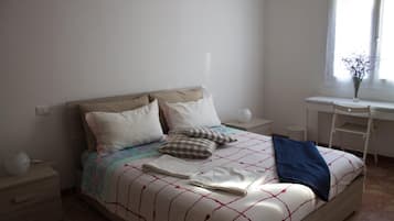 Triple Room, Shared Bathroom | Free WiFi, bed sheets