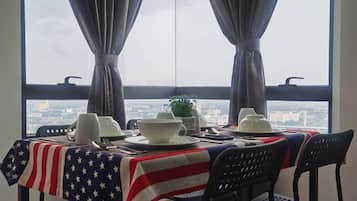 Exclusive Duplex, 2 Bedrooms, Non Smoking, City View | In-room dining