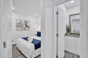 1 slaapkamer, een strijkplank/strijkijzer, wifi, beddengoed