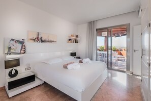3 bedrooms, in-room safe, iron/ironing board, free WiFi