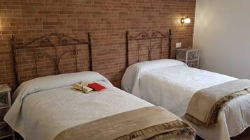 6 bedrooms, WiFi, bed sheets, wheelchair access