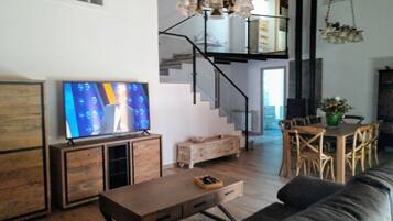 Télévision, cheminée