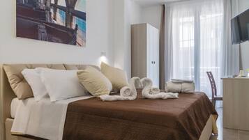 Minibar, desk, soundproofing, free WiFi