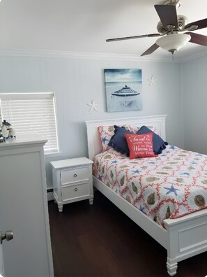 4 bedrooms, iron/ironing board, WiFi, bed sheets - Great family beach house (Brigantine)