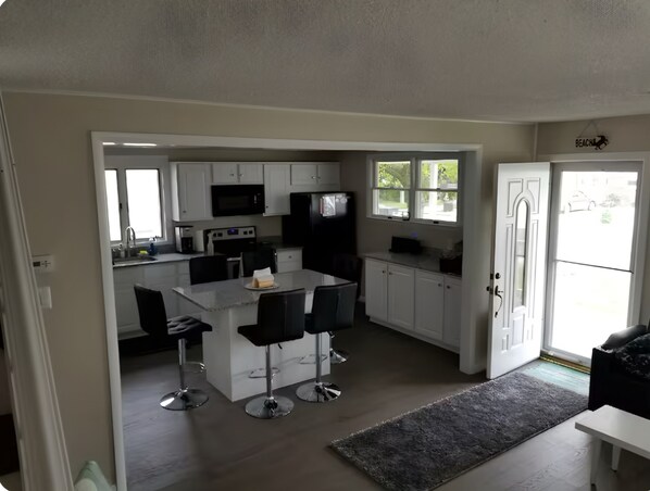 Mikrowelle, Ofen, Herdplatte, Geschirrspüler