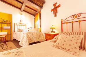 4 bedrooms, iron/ironing board, WiFi, bed sheets