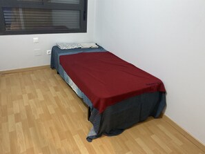 Habitación básica, baño compartido | Wifi gratis y ropa de cama