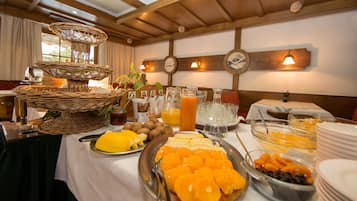 Daily buffet breakfast (CHF 22 per person)