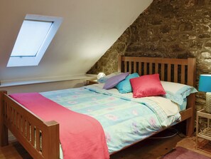 1 bedroom, bed sheets