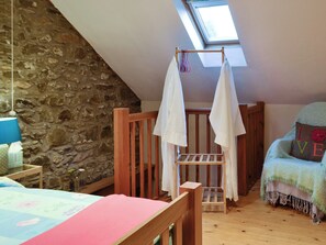 1 bedroom, bed sheets