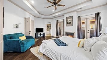 7 bedrooms, desk, iron/ironing board, free WiFi