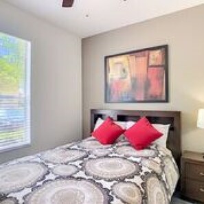 ทาวน์โฮม, 4 ห้องนอน (3 Bathrooms) | 4 ห้องนอน, ห้องพักตกแต่งอย่างมีเอกลักษณ์, ตกแต่งพิเศษโดยเฉพาะ