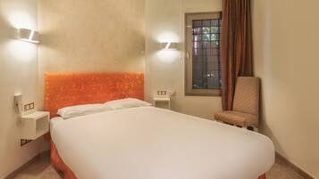 2 chambres, coffres-forts dans les chambres, fer et planche Ă repasser