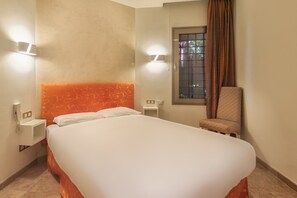 2 bedrooms, in-room safe, iron/ironing board, free WiFi