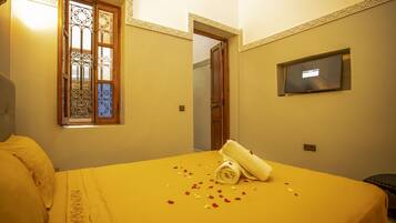 Iron/ironing board, WiFi (free), bed sheets