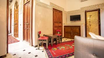 Iron/ironing board, WiFi (free), bed sheets