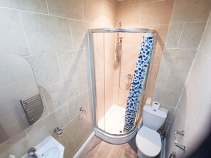 Bathroom - -Cityscape apartments- Cozy 1 bed with balcony (Cardiff)