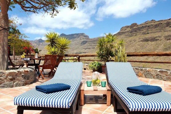 Property grounds - Finca Las Olivas - Unique country house with heated pool (Ayagaures)