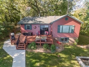 Outdoor dining - Wapo Cottage, your home on the Lake! (Amery)