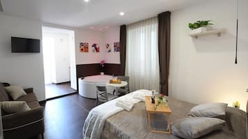 Phòng đôi, bồn tắm thủy lực (Irene) | 1 phòng ngủ, bộ đồ giường kháng dị ứng, chăn bông