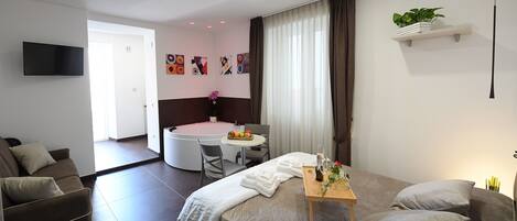 Doppelzimmer, Whirlpool (Irene) | 1 Schlafzimmer, Allergikerbettwaren, Daunenbettdecken