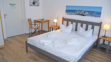 1 Schlafzimmer, Schreibtisch, Reisekinderbett, WLAN