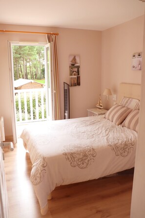 2 室のベッドルーム、アイロン / アイロン台、WiFi (無料)、ベッドシーツ